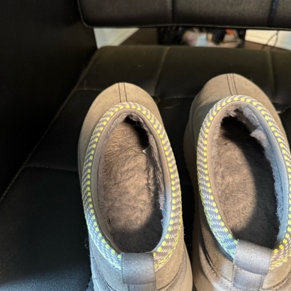 Koolaburra Tan Slip-On Shoes - Picture 4 of 4